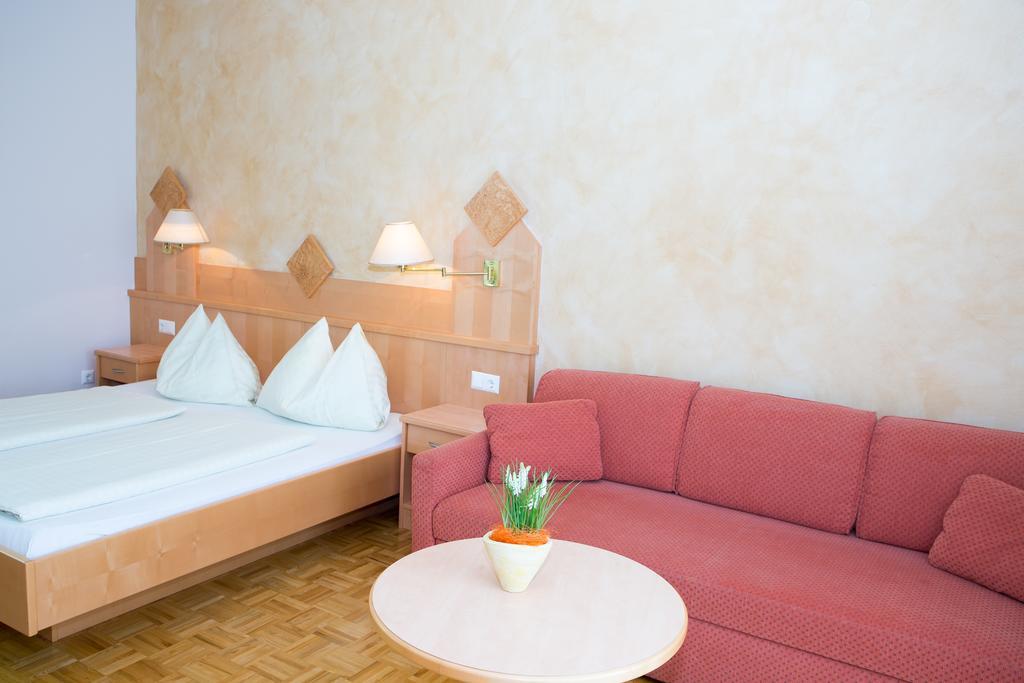 Hotel Restaurant Thadeushof Techelsberg Eksteriør billede