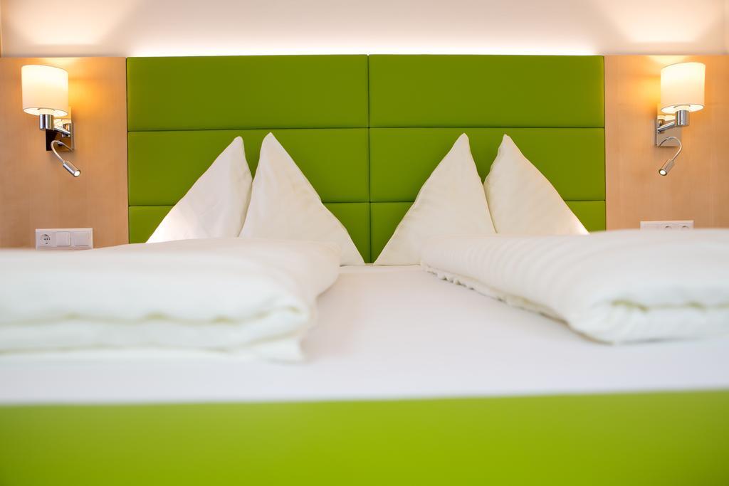 Hotel Restaurant Thadeushof Techelsberg Eksteriør billede